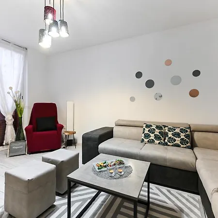 Apartment Ds *